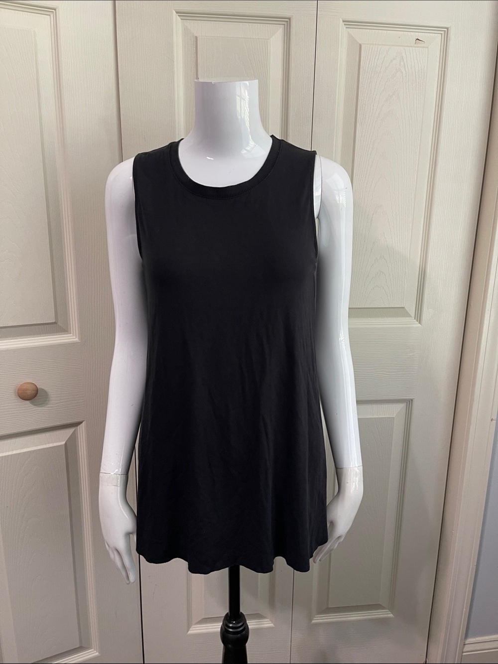 SPANX Black Sleeveless Mock Neck/Crew Neck Tunic Top. CONT R